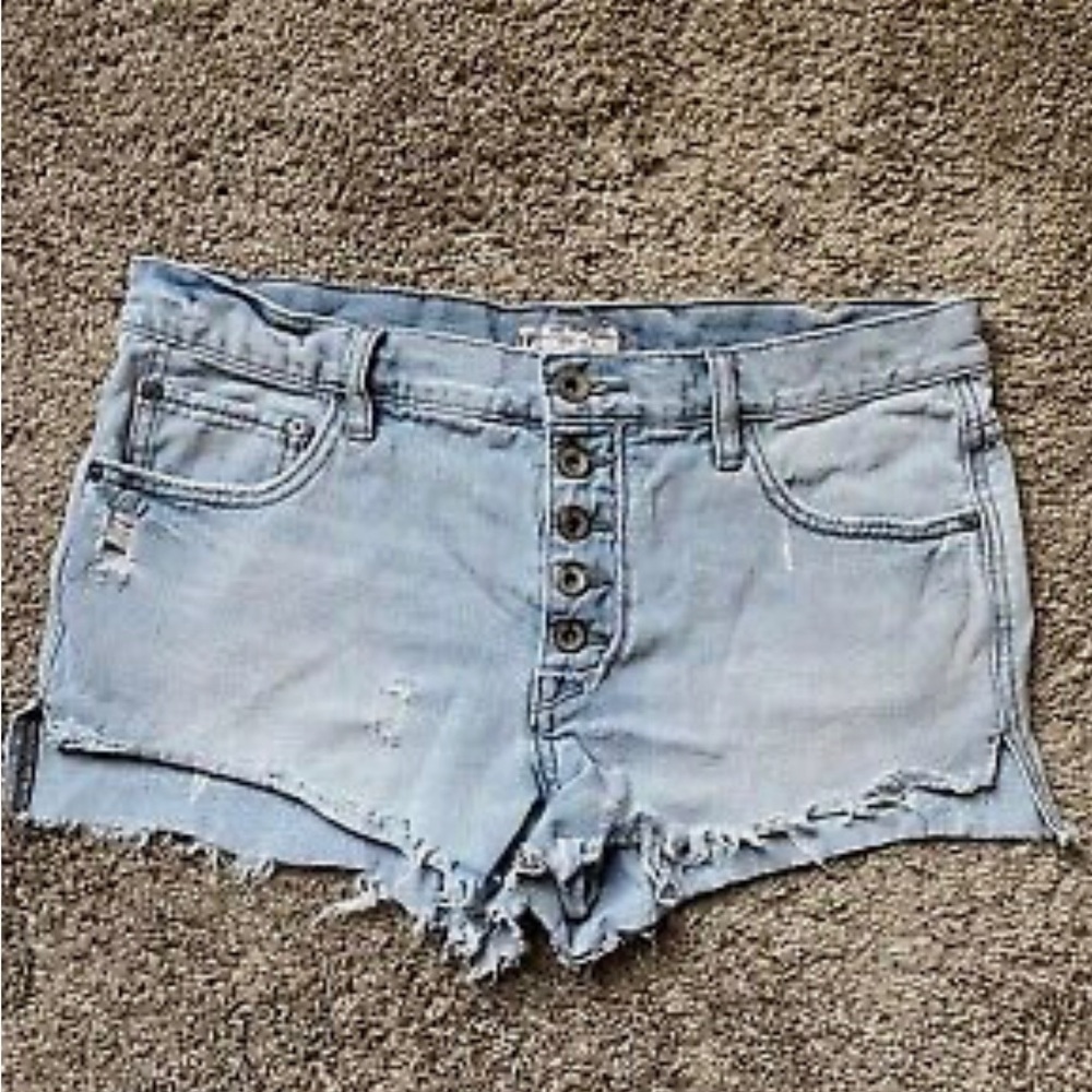✨SOLD✨Free People Denim Shorts